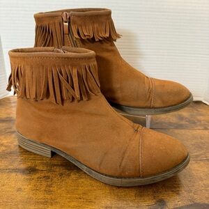 KALI Brown Tan Faux Suede Fringe Ankle Boot Size 9 Zip Up Boho Western .5” Heel